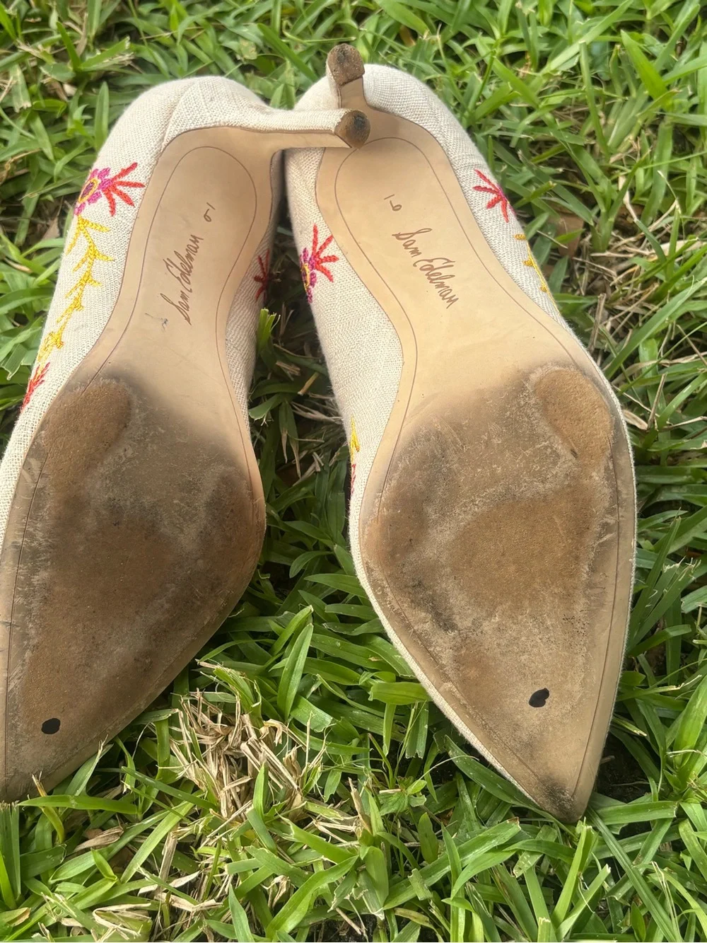 Sam Edelman Beige Embroidered Floral Pointed-Toe Pumps Size 9